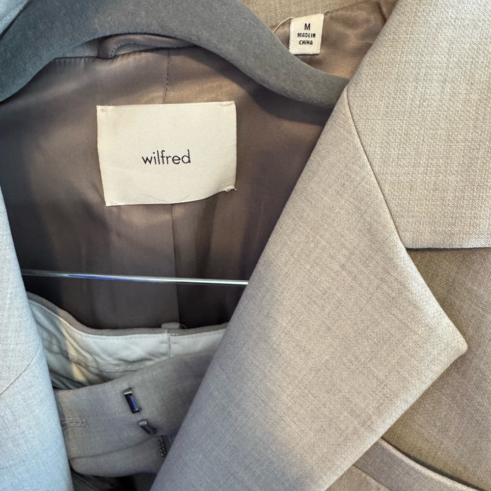 Aritzia blazer and pants Light grey - Picture 8 of 16